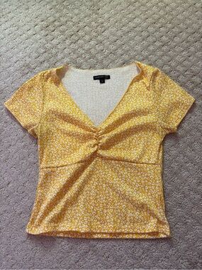 Yellow Ruched V-Neck Short Sleeve Top
